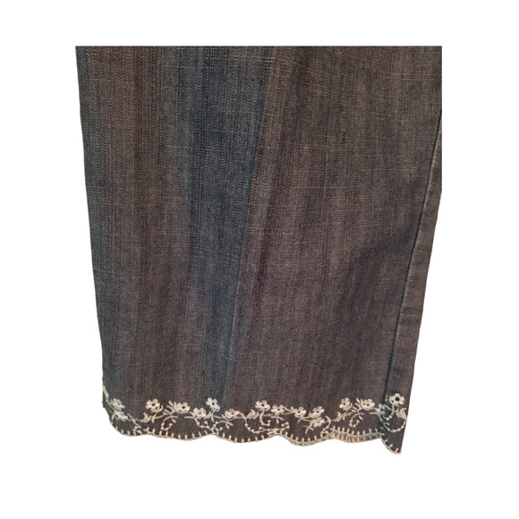 Christopher Banks Capri Short Blue Women's Jeans Size 12 34 Inseam 20 in - Picture 2 of 8